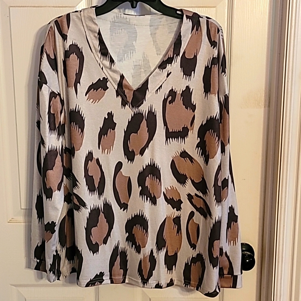 Leapard Colored V Neck